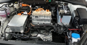 Hybrid car engine servicing repair
